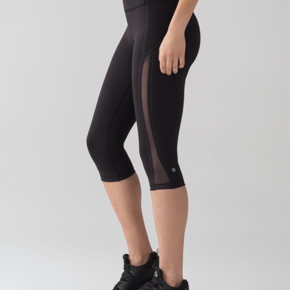 LULULEMON SMOOTH STRIDE CROP 17" BLACK LEGGING SIZE 6 - Picture 3 of 8